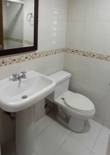 Townhouse En Alquiler El Castaño