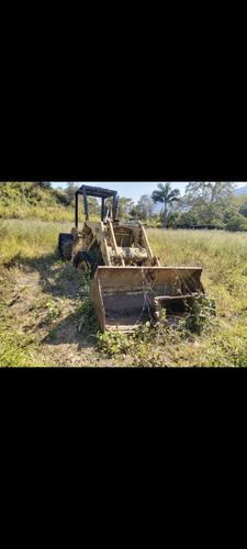 Retroexcavadora, Motor 4 Cilindros Perkins