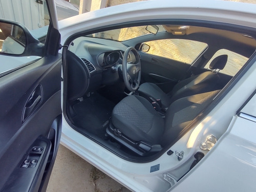 Imagem 11 de 12 de Hyundai Hb20 2017 1.0 Comfort Flex 5p