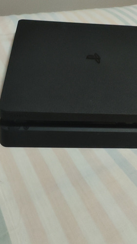Playstation 4 - 500 Gb Slim Con Juegos Y 2 Controles (Usado)