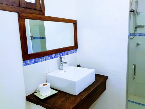 Belklia Giron Vende Posada En Chichiriviche (inc-030)