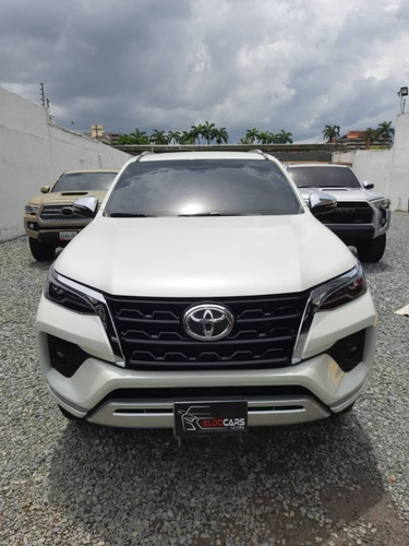 Imagen 2 de 11 de Toyota Fortuner