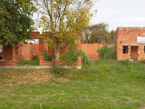 Derqui. Casa En Construcción Sobre Dos Lotes De 776m2.