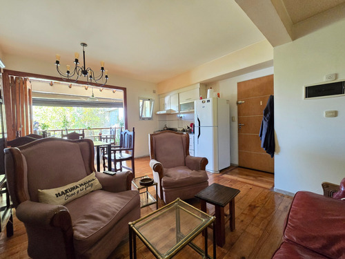 Departamento Con Balcón Y Cochera En Venta -villa Sarmiento