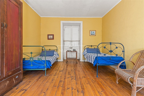 Casa En Venta De 6 Dorm. En Algarrobo