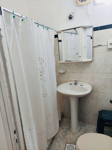 Apartamento En Venta, 2 Dormitorios, En Centro.