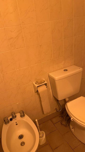 Casa En Venta - 3 Dormitorios 2 Baños - Cochera - 300mts2 - Oriente