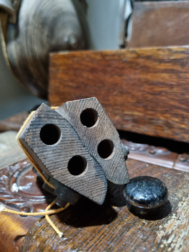 Topes Un Par En Madera Maciza Con Bisagra Simanco Singer (Usado)