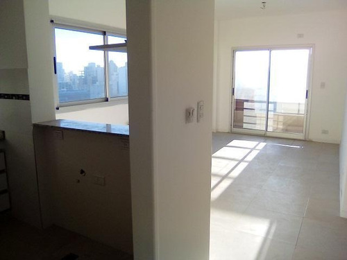 Imagen 4 de 16 de Departamento 2 Ambientes Con Cochera En Semipiso - Quilmes
