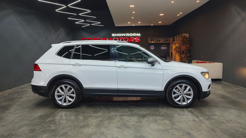 Volkswagen Tiguan 1.4 Comfortline 7p At piel