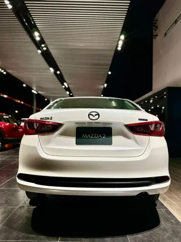 Mazda 2 Sedan Touring Automatico Paño Ipm 2025