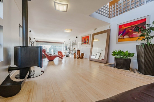 Casa En Venta De 5 Dorm. En Sector La Reserva Chicureo