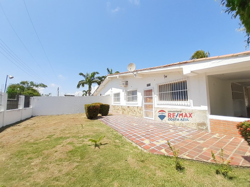 En Venta Amplia Y Acogedora Casa Tipo Campestre Con Piscina Y Areas Verdes, El Tuque.