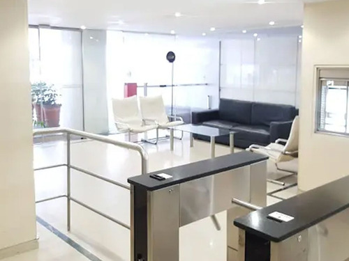 Oficina Con Renta En Plaza Libertad Ref. 9076 (ref: Cbr-1179)