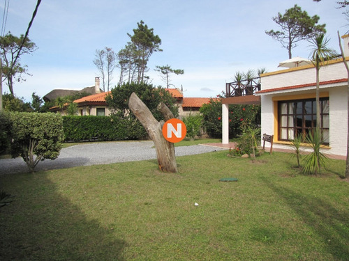 Casa En Venta Y Alquiler, Pinares, Punta Del Este, 4 Dormitorios.- Ref: 208042