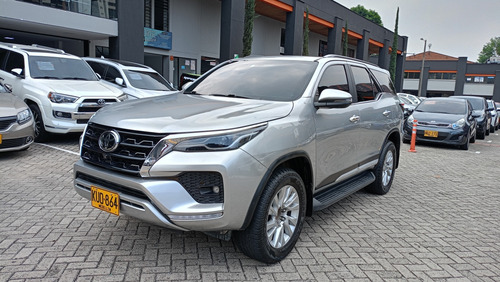 Toyota Fortuner 2.4 Srv