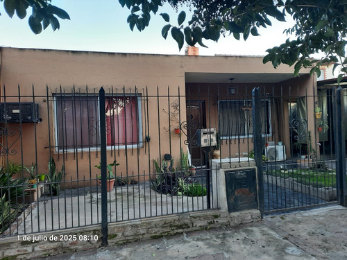 Venta Casa 3 Ambientes En Lote Propio Excelente Estado