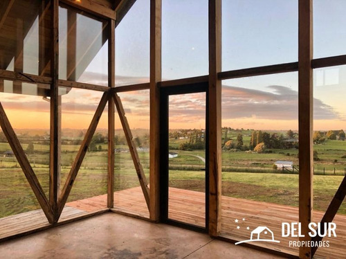 Casa Con Gran Diseño De Contrucción