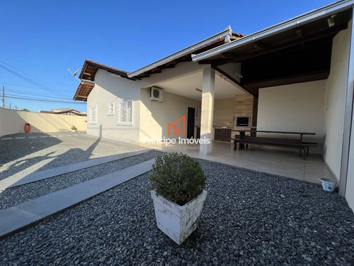 Imagem 1 de 30 de Casa De Esquina Com 2 Dormitórios No Fátima - V233