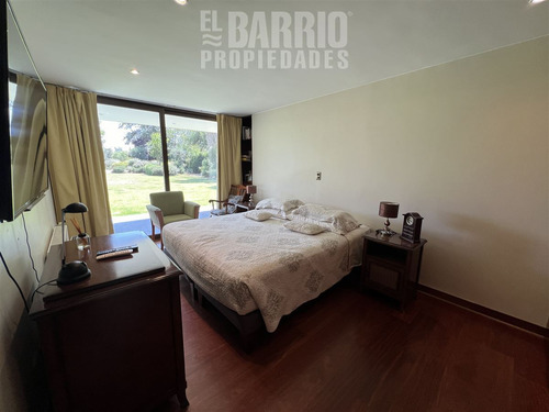 Casa En Venta De 4 Dorm. En Las Brisas De Chicureo