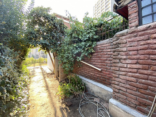 Casa Con Potencial Comercial A 1 Cuadra De Metro Ecuador