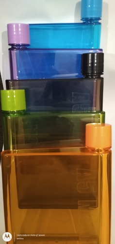 Imagen 4 de 10 de Botella De Agua Notebook 420ml Policarbonato Transparente