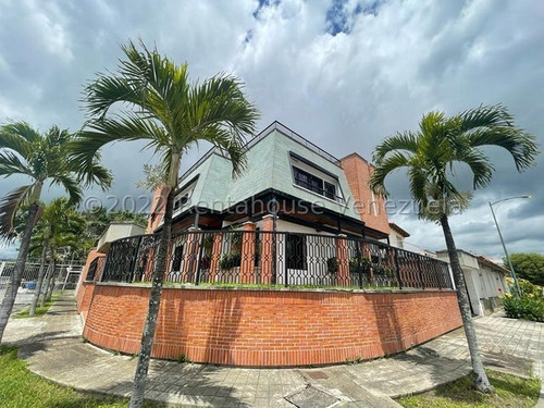 En Venta Hermosa Casa En Zona Cerrada De Clnas De Vista Alegre