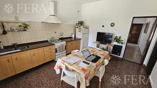 Venta De Casa De 5 Ambientes Con Cochera Y Quincho En Wilde