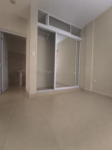 Apartamento De Una Sola Habitación Un Baño Sala Cocina Comed
