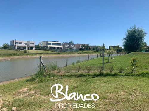 Imagen 4 de 9 de Oportunidad! Muy Buen Lote A La Laguna Dentro Del Barrio El Cantón - Norte