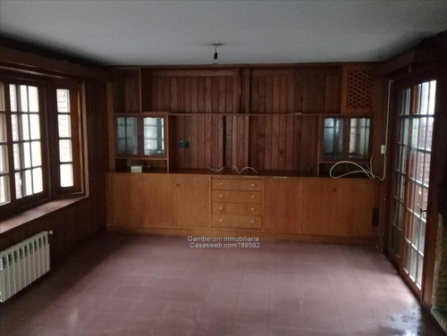 Excelente Chalet En Venta En Colón. Alquilado.