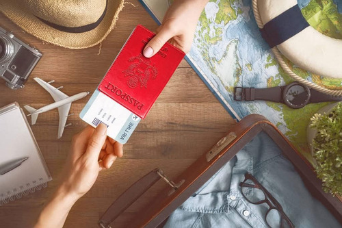 Porta Pasaporte Y Carnet De Vacunacion Kaoban Color Rojo