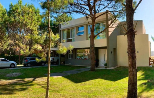 Casa En Venta - 4 Dormitorios 3 Baños - Cochera - 1200mts2 - La Herradura, Pinamar