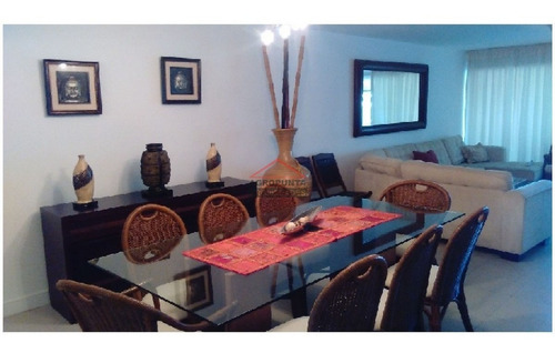 Apartamento En Brava, 3 Dormitorios *- Ref: 2796