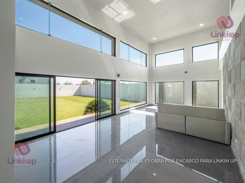 Quinta - Casa Con Alberca Y Papala En Venta Portal De Zuazua En Zona Portal Del Norte