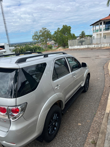 Toyota Hilux SW4 3.0 Srv 5l 4x4 Aut. 5p