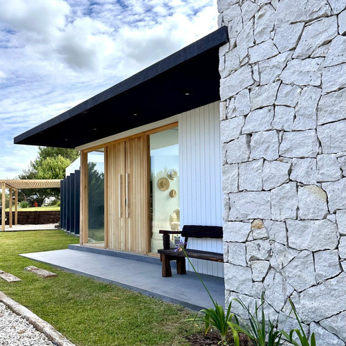 Hermosa Casa Nueva En Barrio Ecuestre Super Luminosa Pileta Parrilla Fogonero Amplio Parque