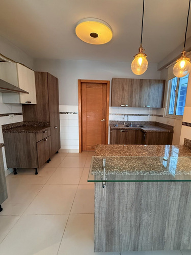 Apartamento En Evaristo Morales Con Terraza