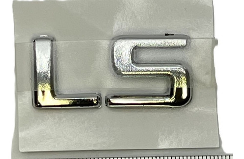 Emblema Ls De Chevrolet Tracker  Cromo 