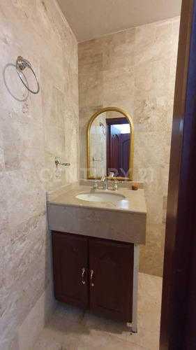 Exclusiva Propiedad Con Vista Panorámica, Ubicada En Fraccionamiento Privado