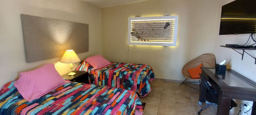 Casa Sola En Venta, Con Alberca, 2 Bungalows, Limites Con Cuernavaca