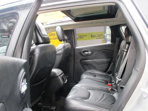 Jeep Cherokee LONGITUDE PLUS 4X4 3200CC AT AA
