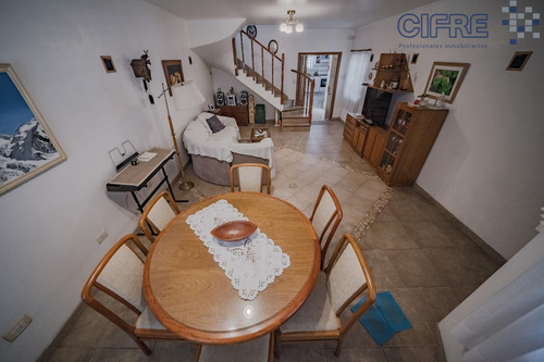 Casa En Lote Propio 5 Ambientes En Duplex Con Jardín Y Garaje. Lote 8.66 X 25