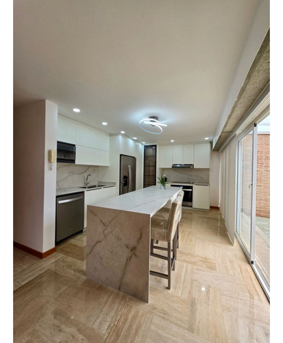 Apartamento En Alquiler 300 M2- Urb. La Castellana