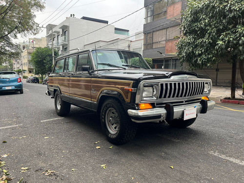 Jeep Grand Wagoneer