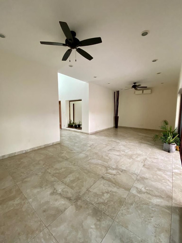 Residencia En Renta En La Mejor Privada De Altabrisa