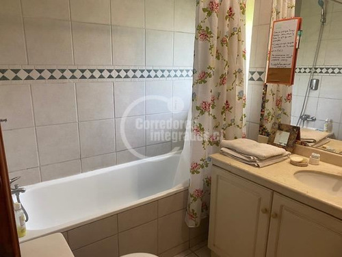 Casa En Venta De 6 Dorm. En Las Condes