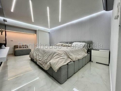 Excepcional Apartamento En Venta En La Urbina