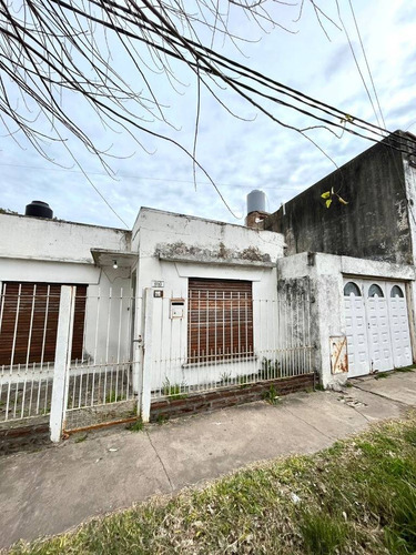 146 Entre 60 Y 61, Casa En Venta, Los Hornos.