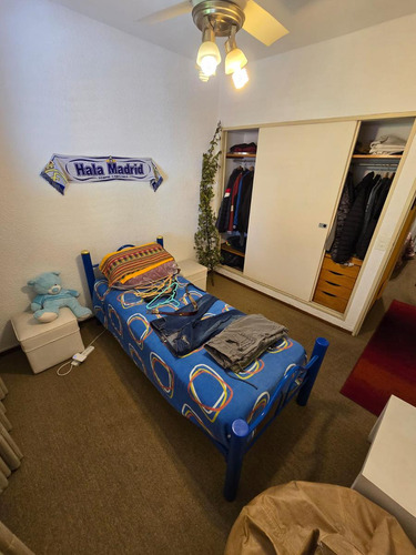 Casa Tipo Chalet De 6 Ambientes Con Jardin, Pileta Y Cochera En Venta. Olivos